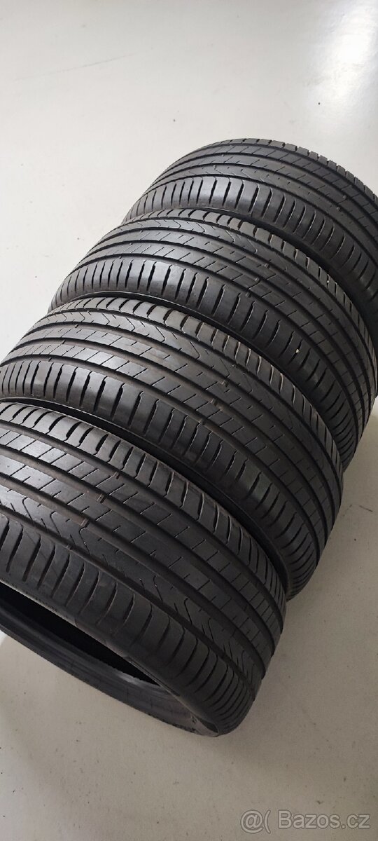 245/45/18 Pirelli Centurato, DOT 1222, 7.0mm-6.7mm