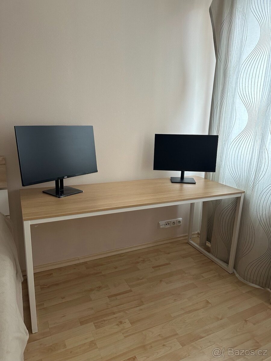 SLEVA Stůl z Itálie, původní cena 4500 Kč.