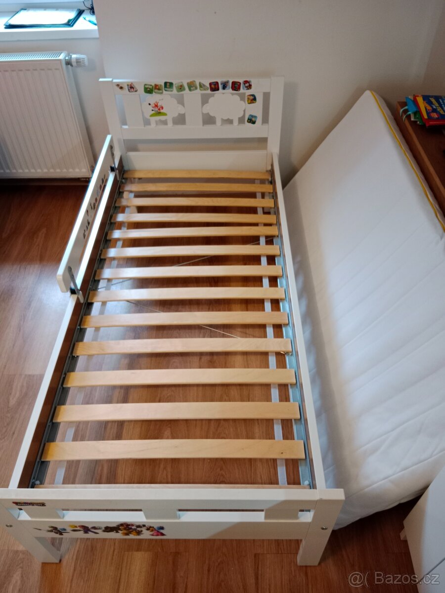 Dětská postýlka vč. rostu, matrace, zábrany a prostěradel