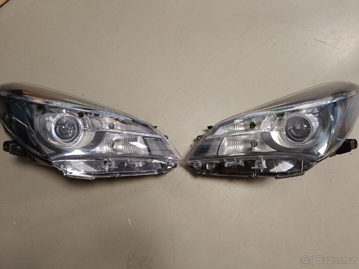 Hlavní světlomet Toyota Yaris L+P