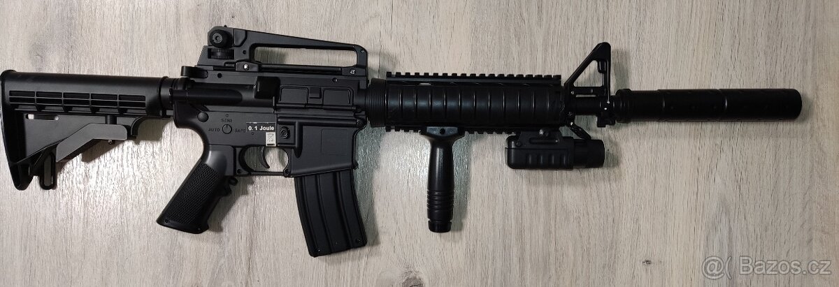 Airsoftová zbraň M4 RIS M83A2, kompletní set