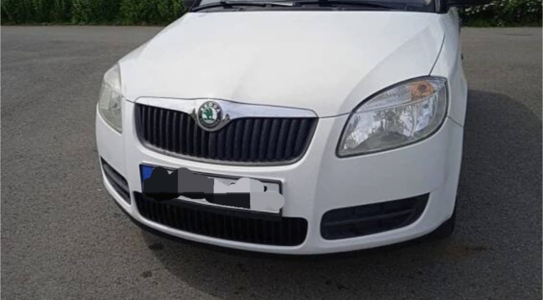 Přední část vozu Škoda Fabia II bílá barva