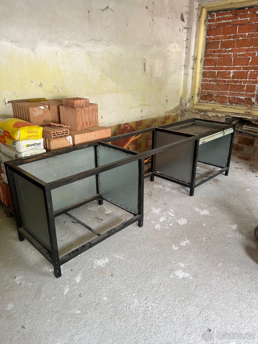 Dílenský stůl 300cm