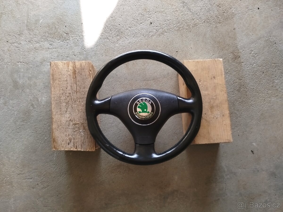 Audi A4 B6 (Škoda) - tříramenný volant
