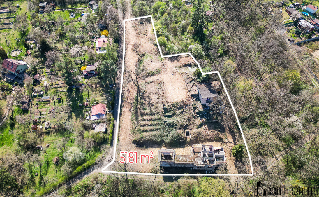 Prvorepubliková vila s  pozemkem 5 181 m² v Želešicích