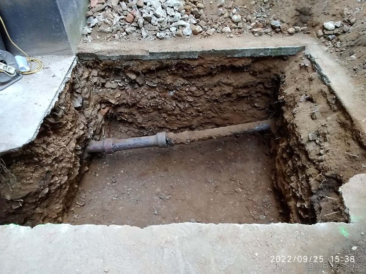 Ruční výkopové a bourací práce