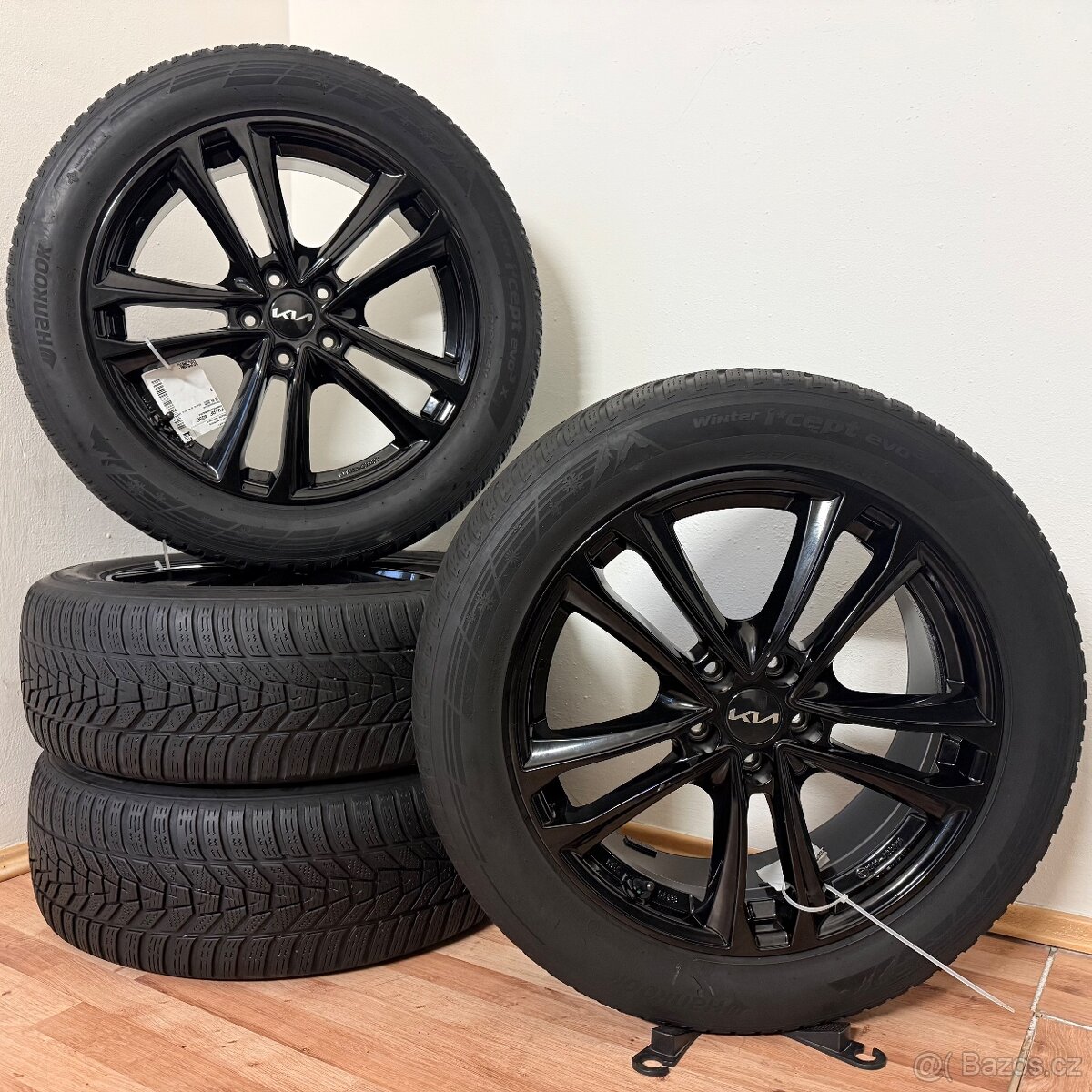 KIA SORENTO IV 5x114,3 R19 ET49,5+ZIMNÍ 235/55R19 5mm