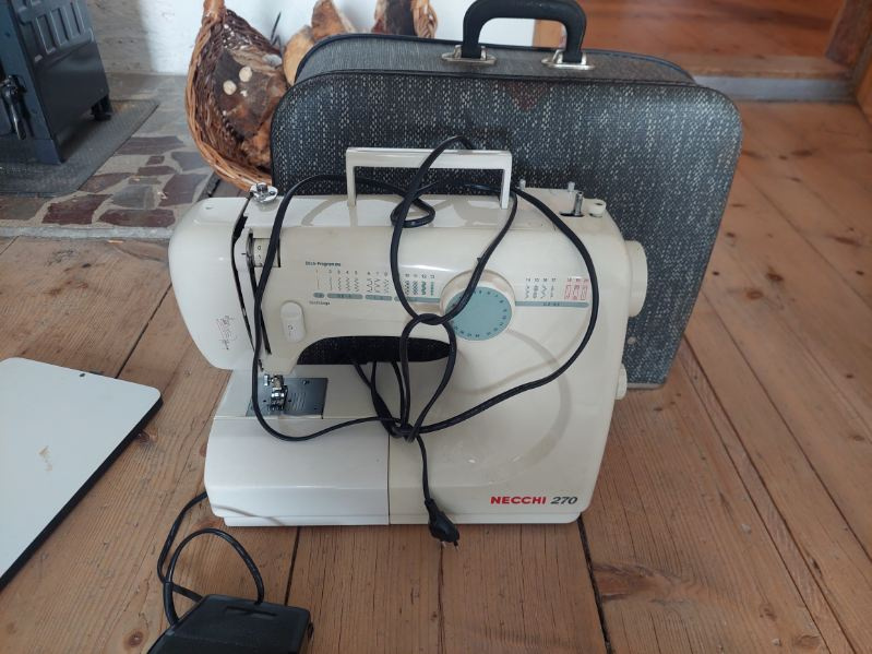 Šicí stroj NECCHI 270
