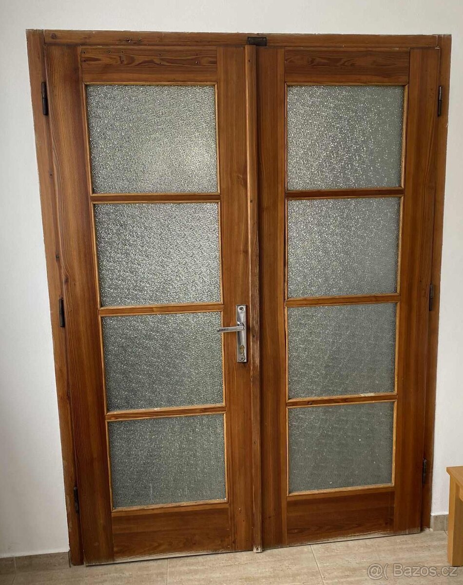 Masivní dvoukřídlé dveře 140cm