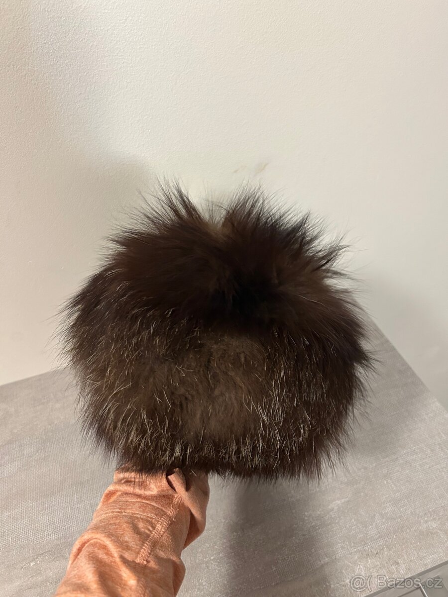 Dámská kožešinova čepice