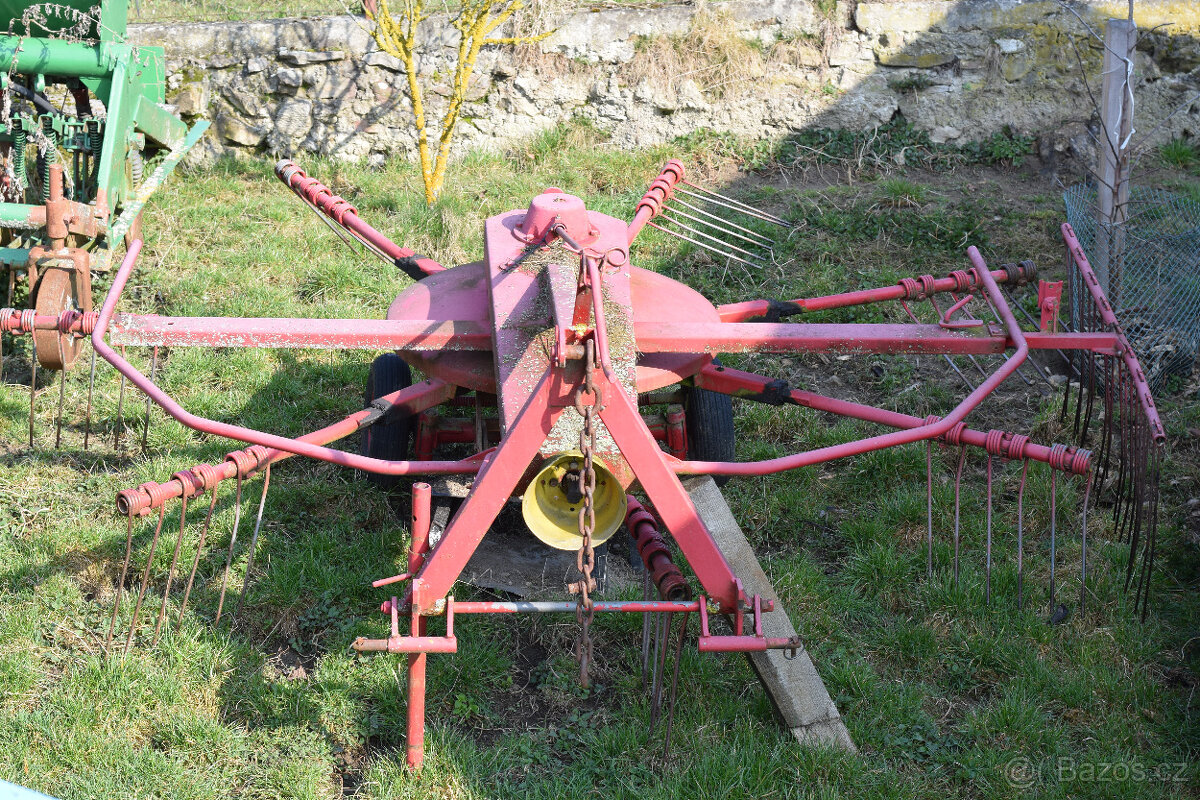 Shrnovač sena nesený