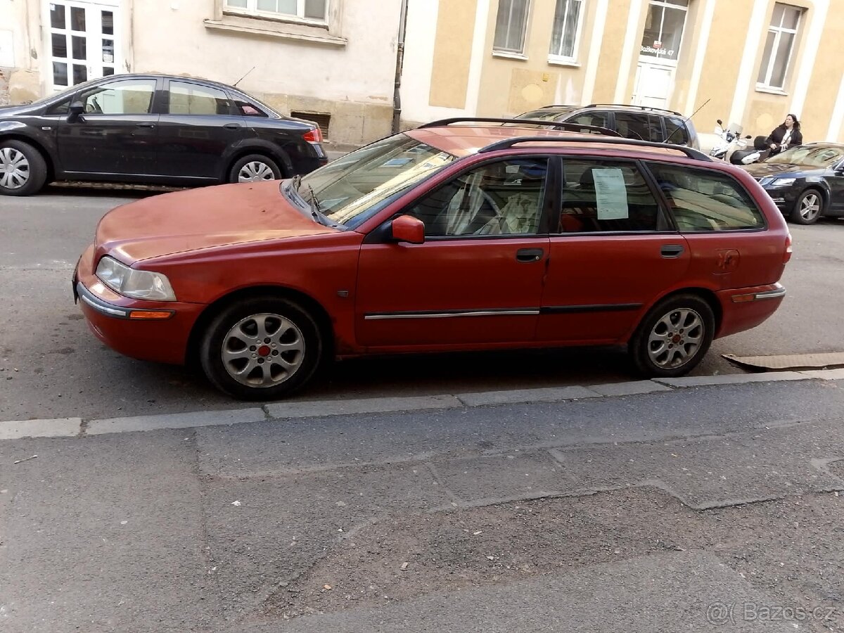 Prodám auto VOLVO V40
