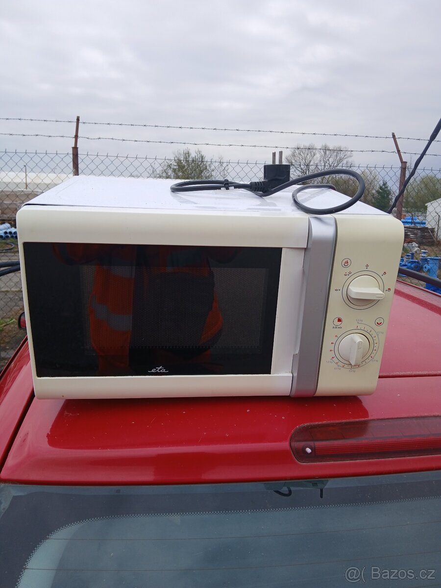 Mikrovlnná trouba Eta