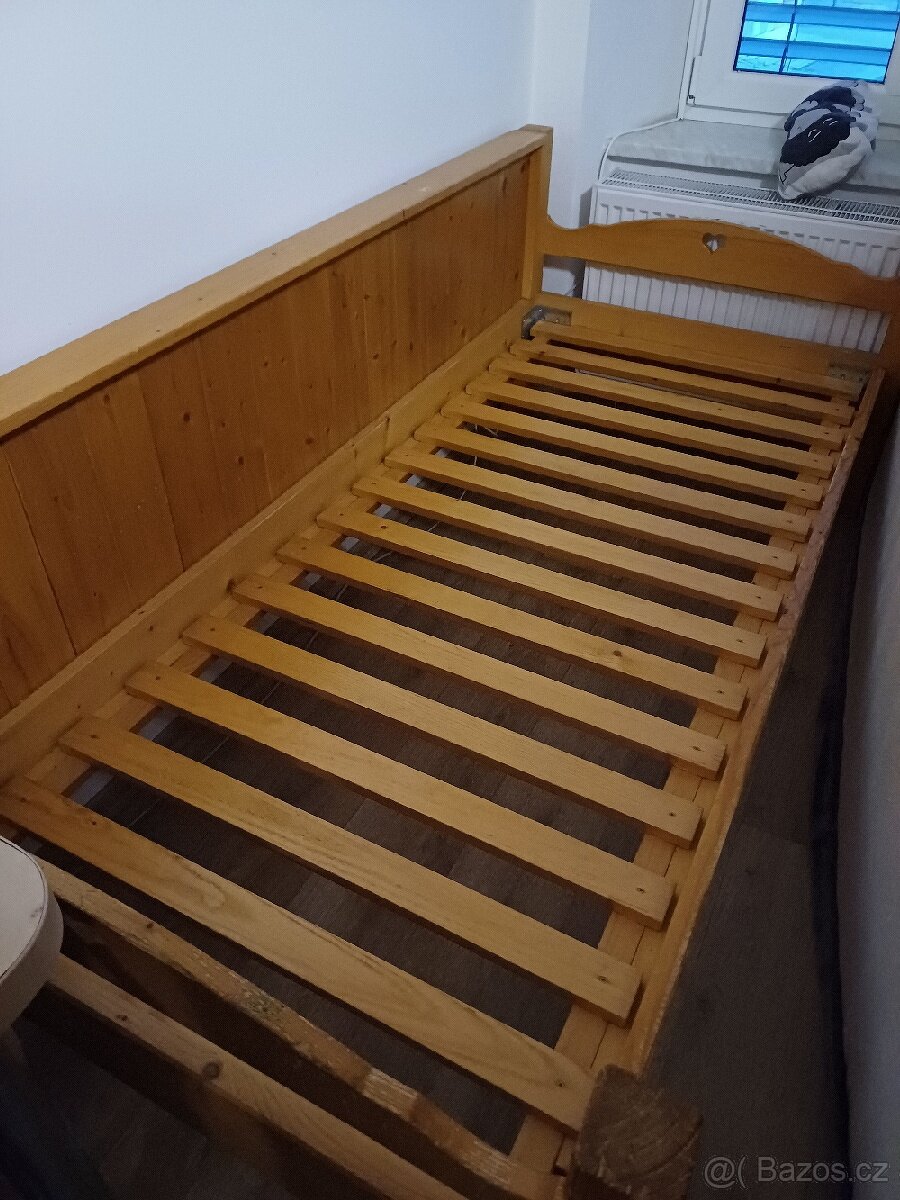 Dřevěná, dětská postel z masivu