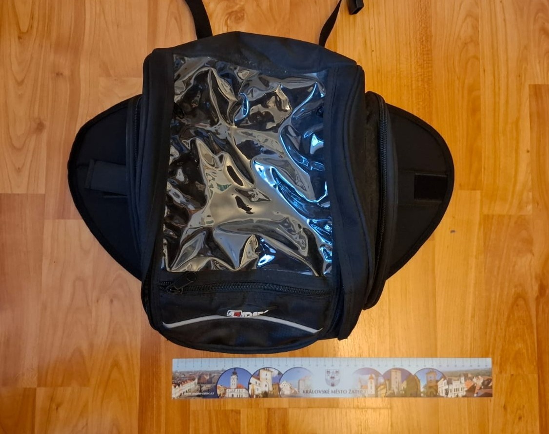 Nepoužívaný tankvak s pláštěnkou, objem 12 litrů