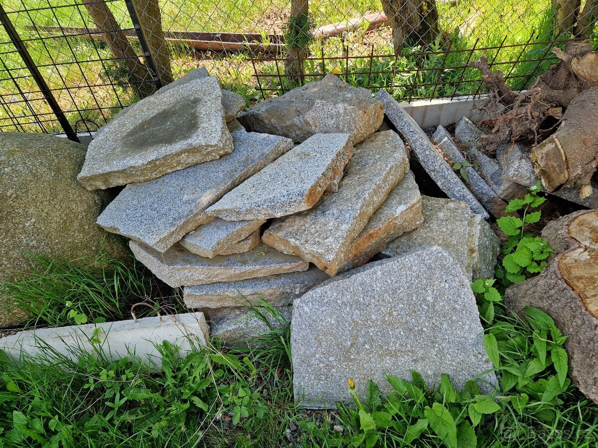 Žulové šlapáky (cca 30ks) 300-500 x 300-500