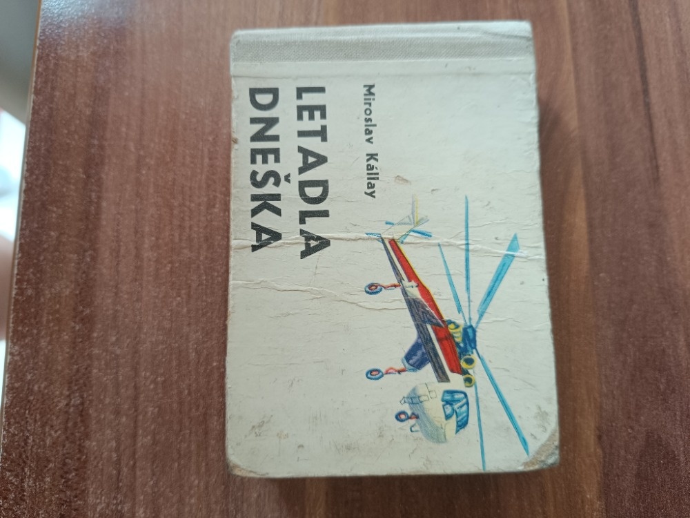 knížka o letadlech - rarita - 12 x 8 cm
