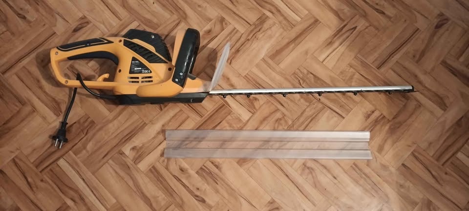 Nůžky na živý plot, elektrický plotostřih. Riwall REH 5045