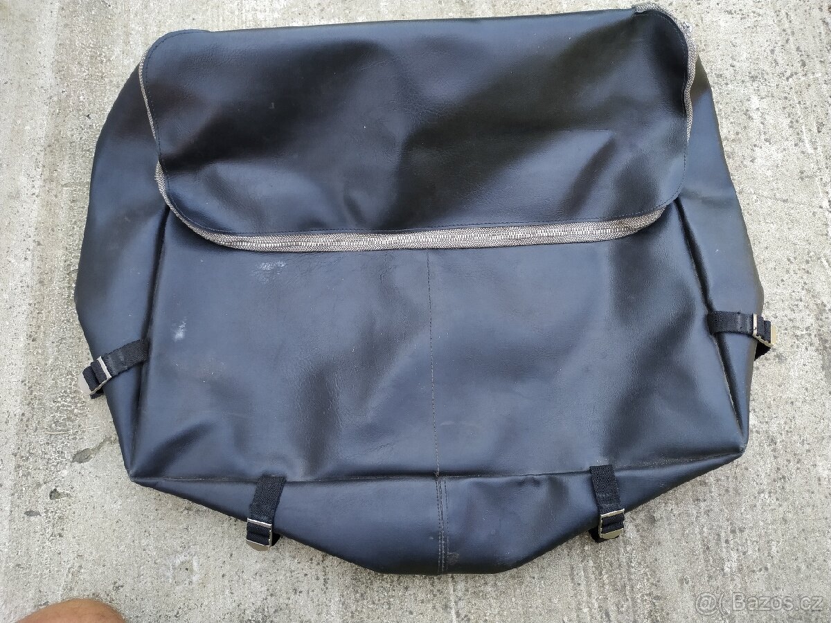 Důstojnický koženkový kufr vz. 80