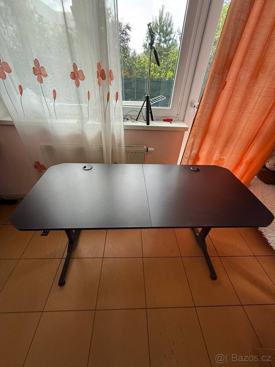 Prodám herní stůl ULTRADESK FRAG