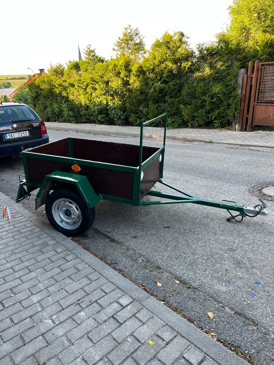 Přívěsný vozík