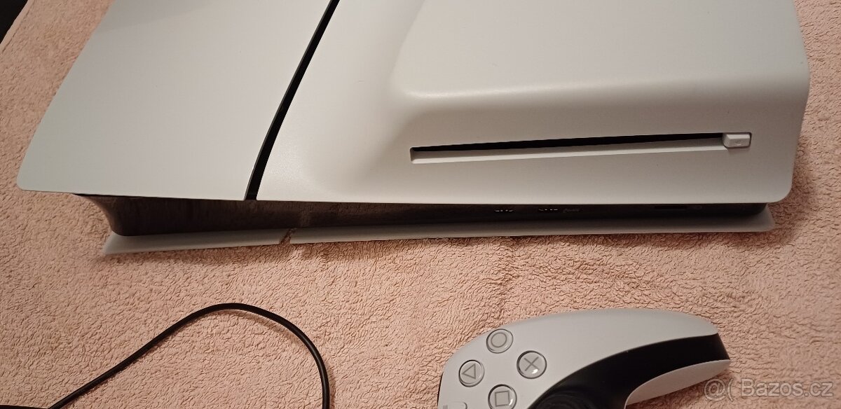 PS5 Slim s mechanikou+2000G SSD uložiště v záruce do 7.8.26