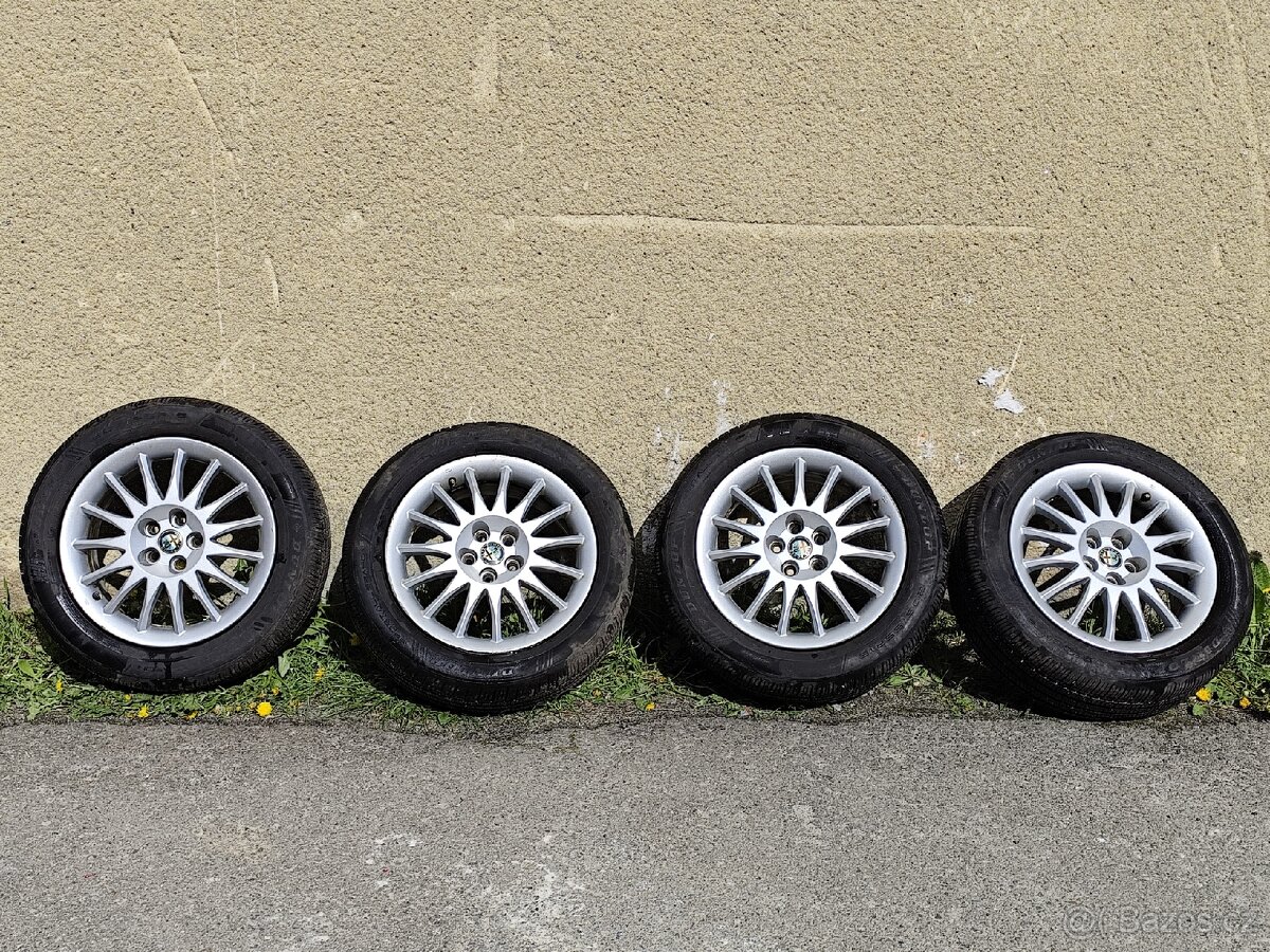 Kola alfa Romeo celoroční