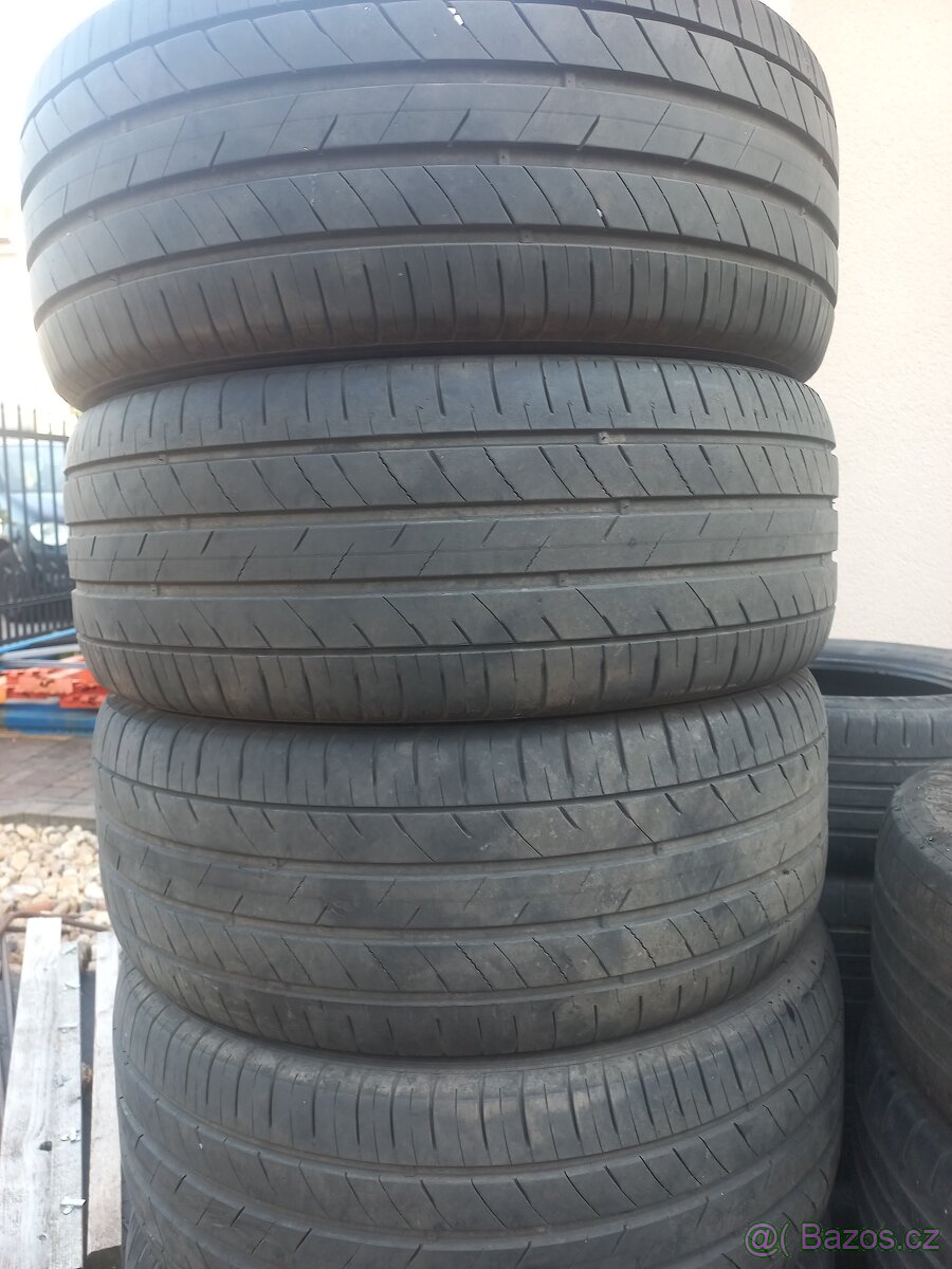 Letní Kumho 235/45 Zr18 98w