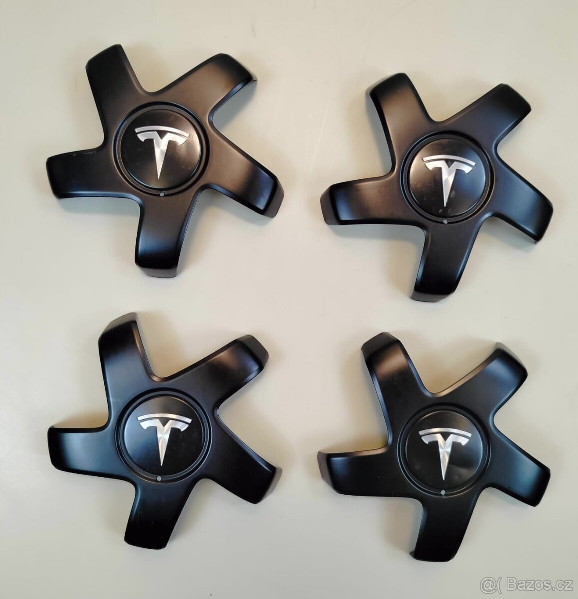 Středové krytky kol Tesla 4ks