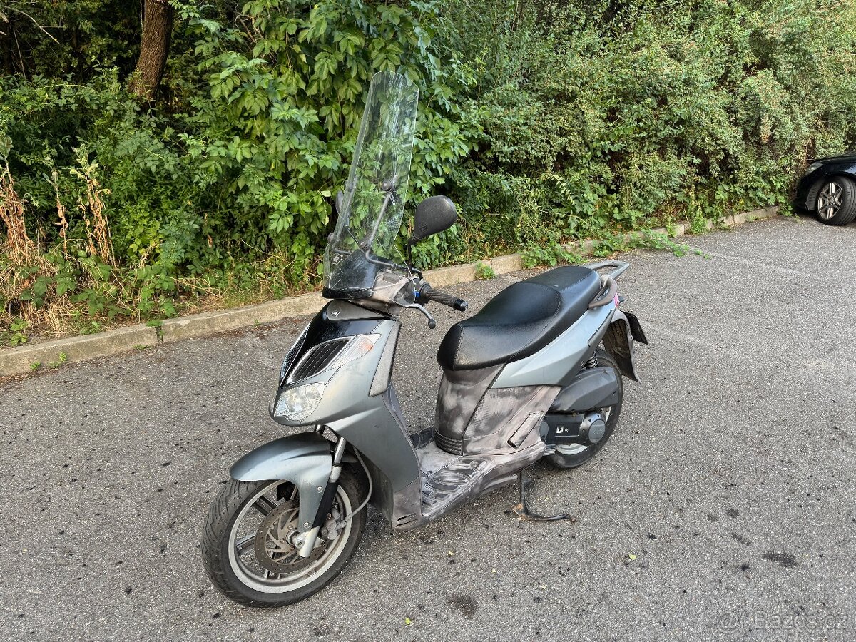 Skútr Aprilia Sportcity 200