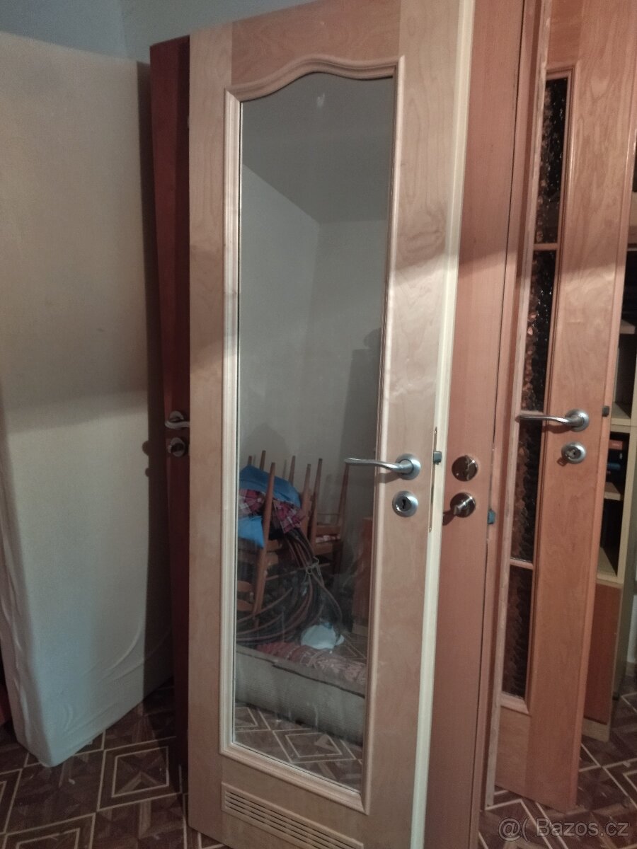 int. dveře 60 P se zrcadlem z obou stran a zárubní