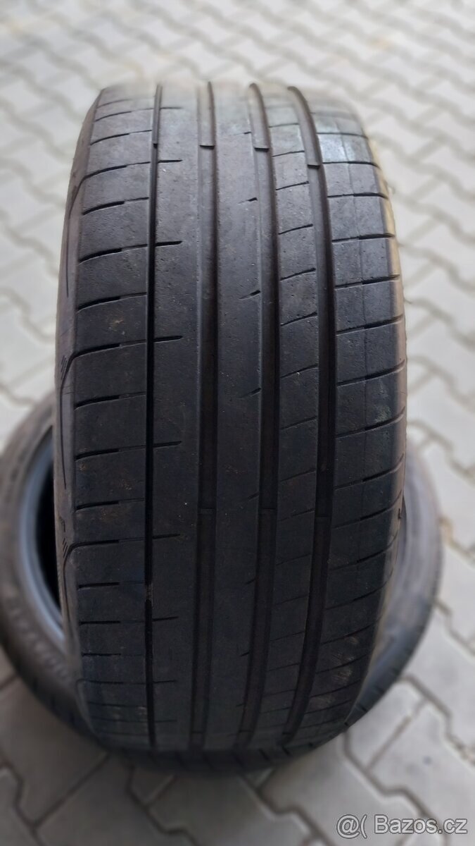 Prodám 2 x letní pneu Goodyear 245/40/21