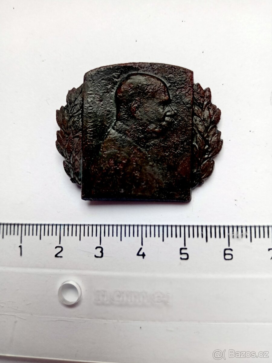 Čepicový odznak F.J.1