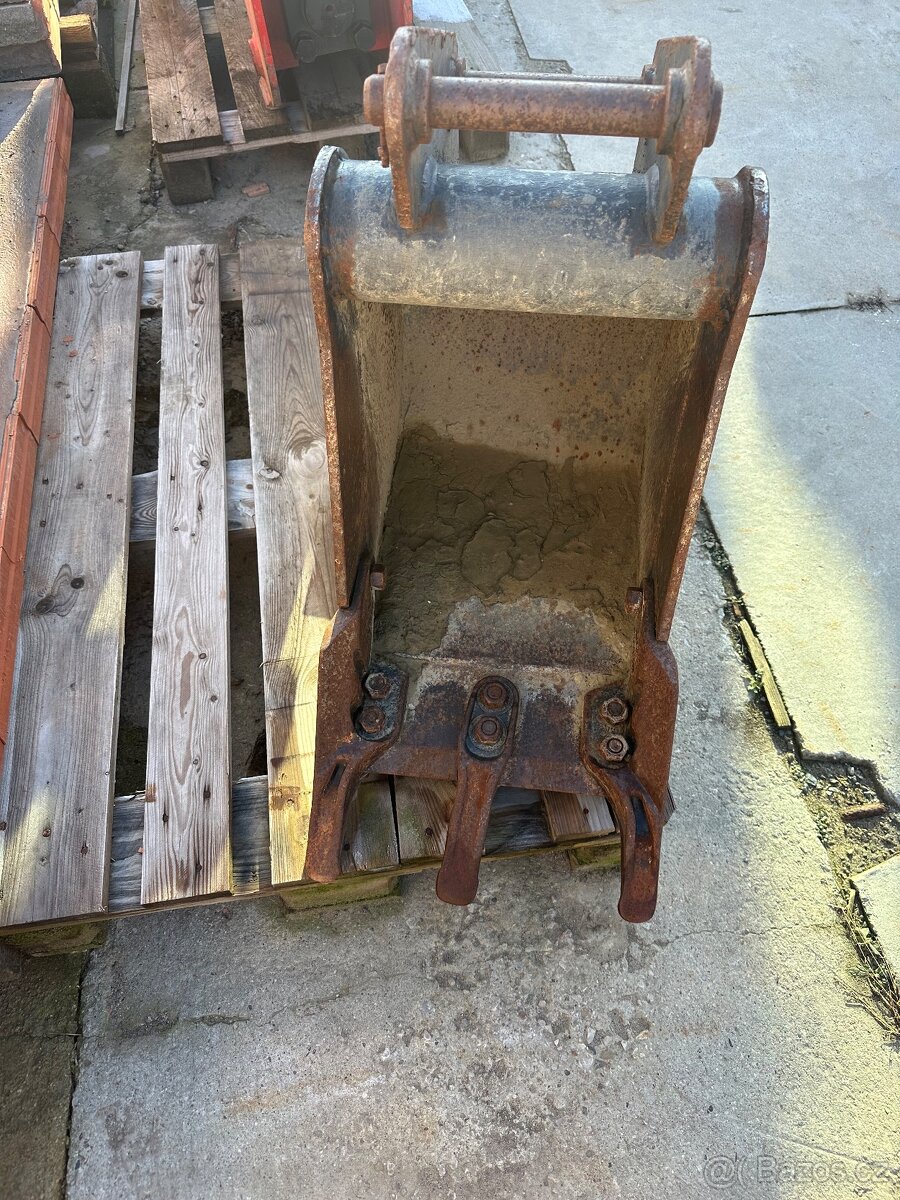 Prodám podkopovou lopatu na JCB 2cx