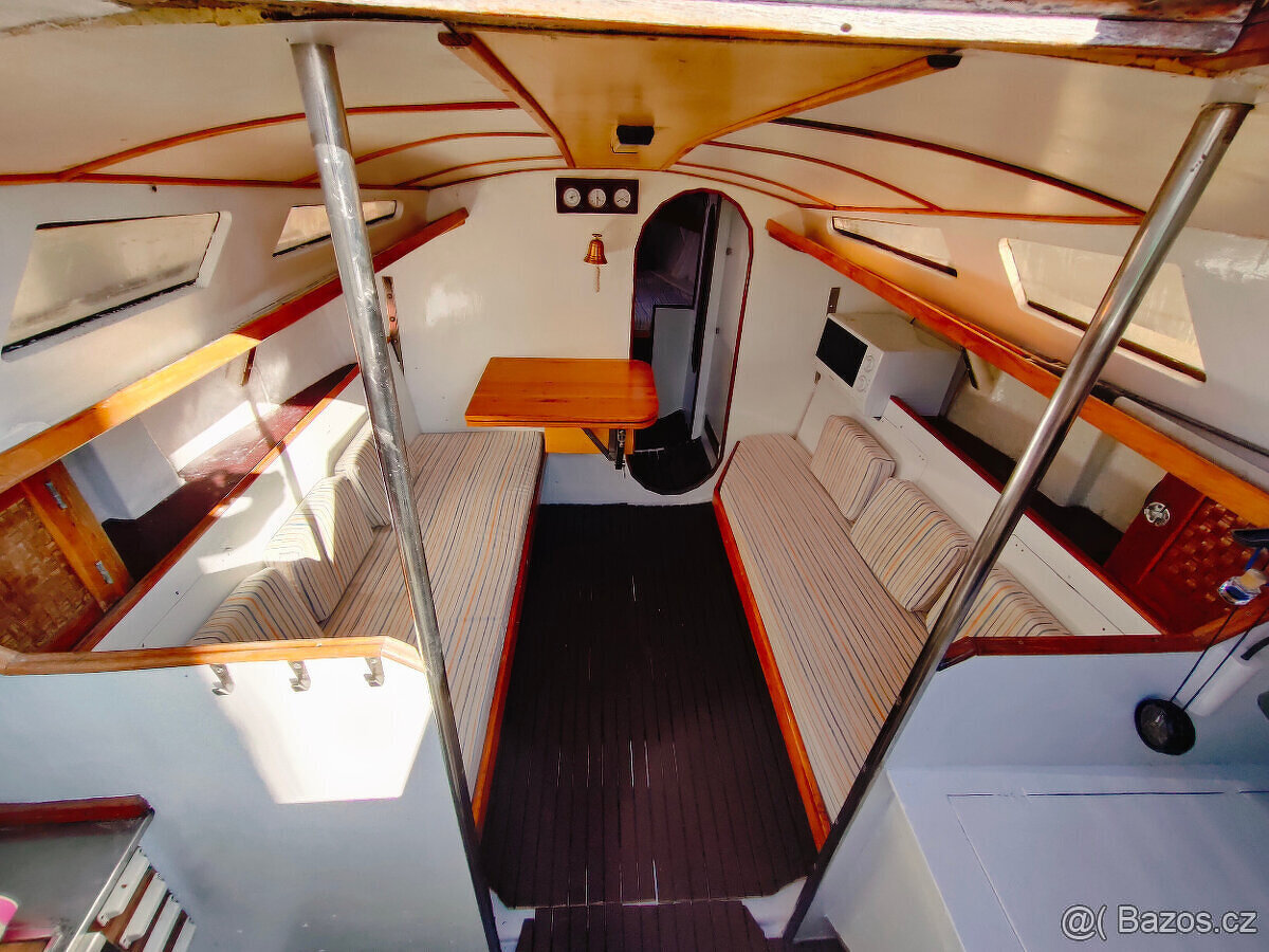 Kajutová plachetnice 9 m.