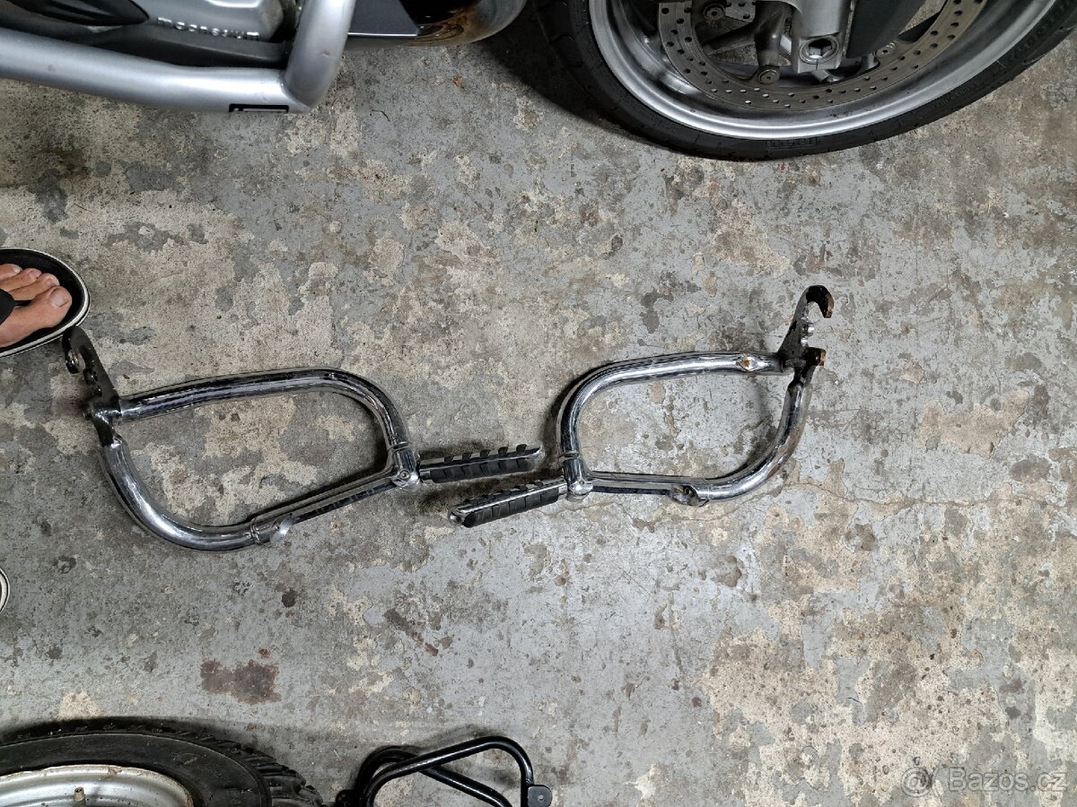 Honda vtx 1800 padáky pred stupacky + držáky brašen orig