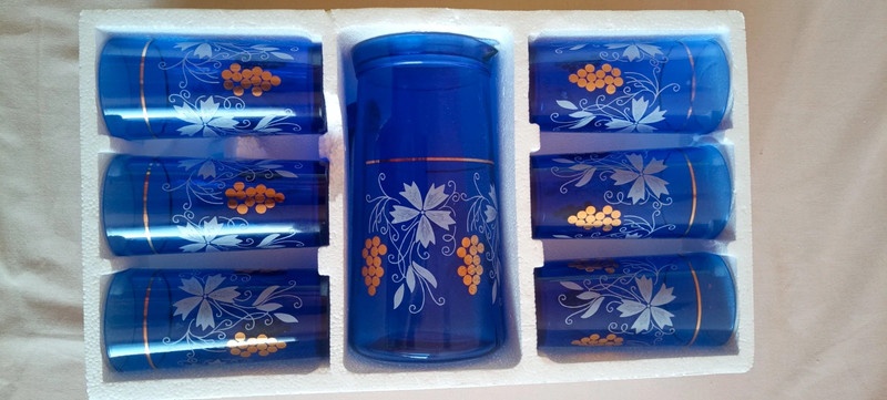 Modrá sada malovaných skleniček a džbánu