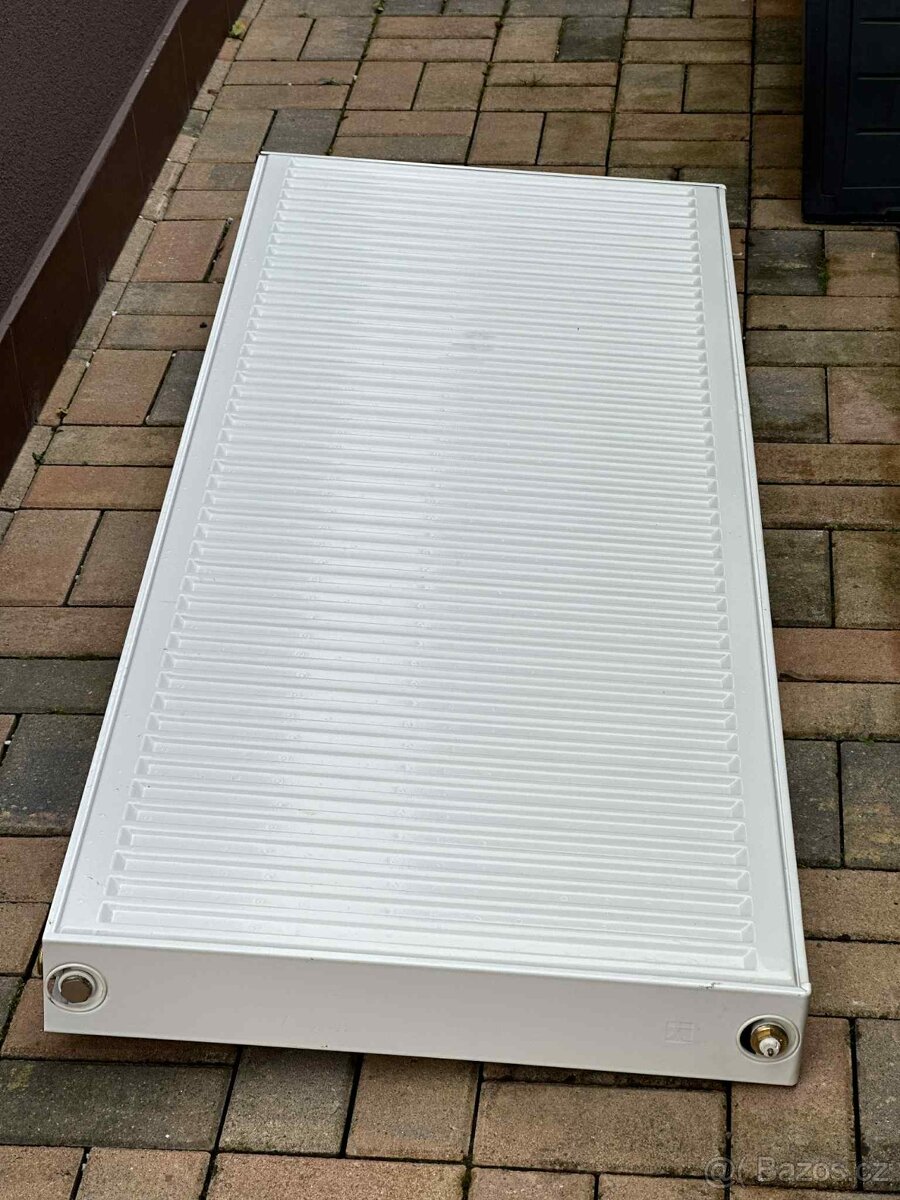 Prodám radiátor 160x60x10.Použitý.