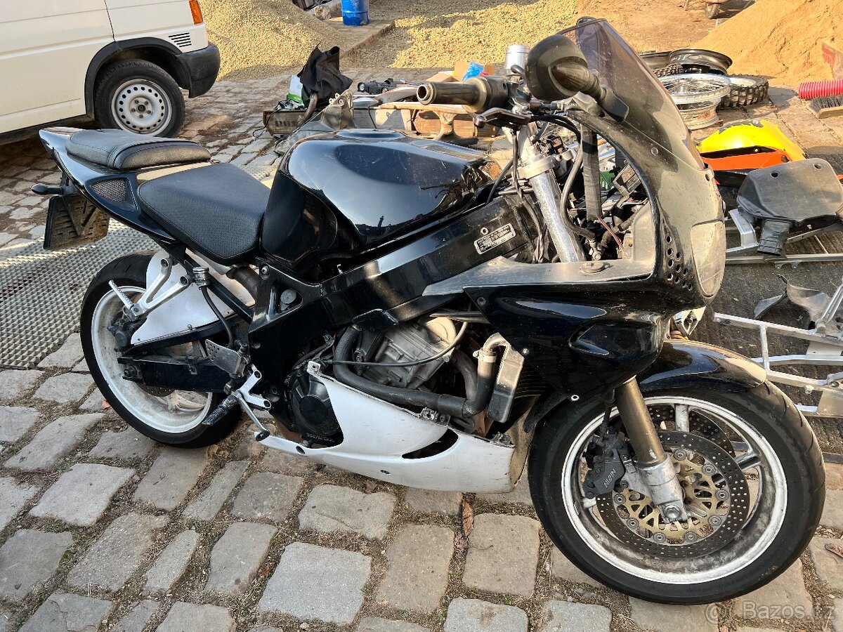 Prodam díly z HONDA CBR900