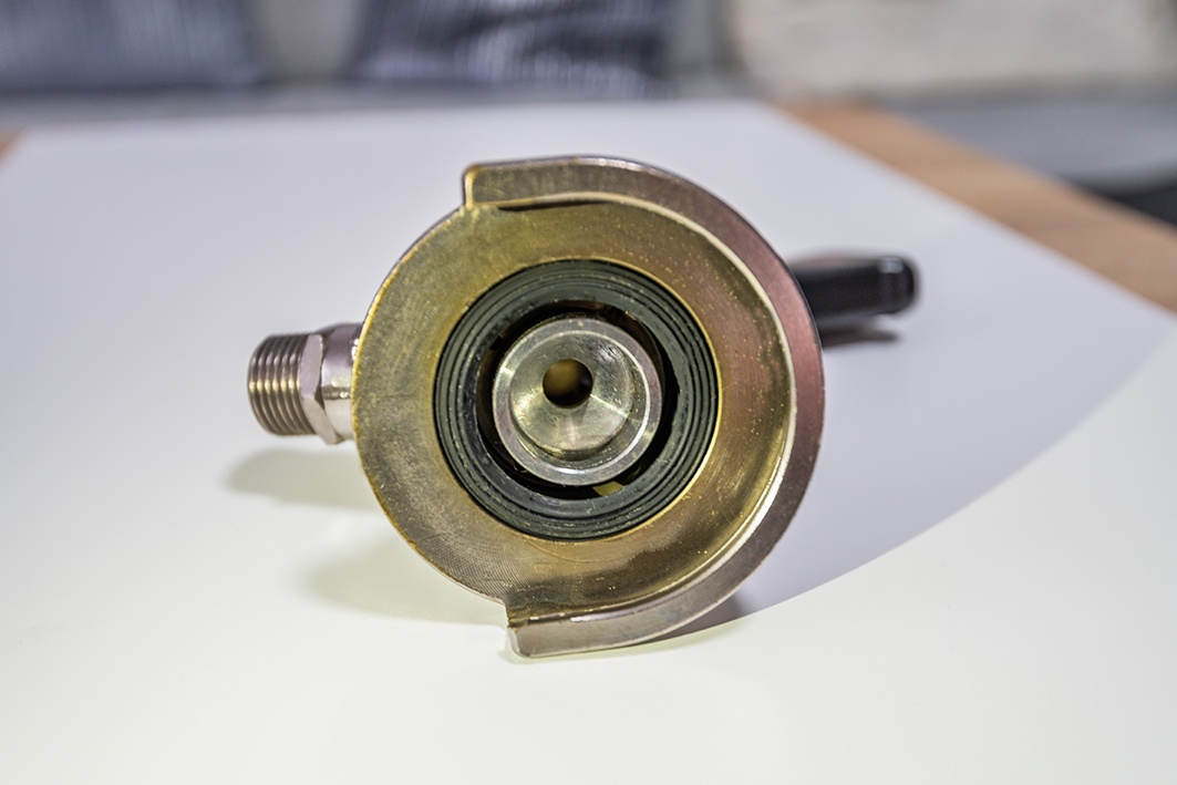 Naražeč Flach plochý, kohout výčepní