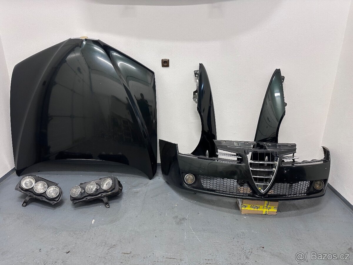 Alfa Romeo 159 přední část vozidla v barvě 580/A Předek