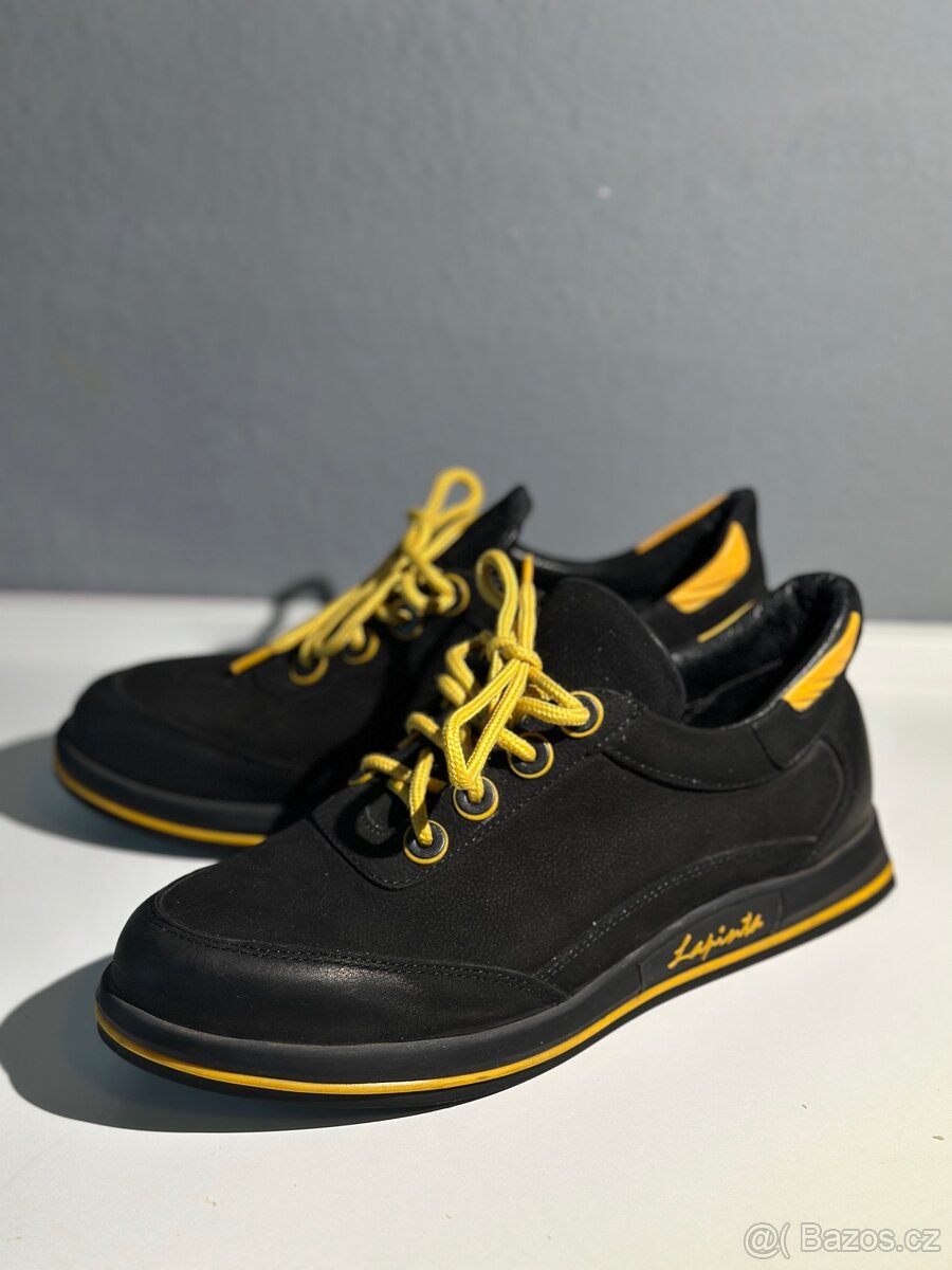 Stylové černé boty se žlutými detaily