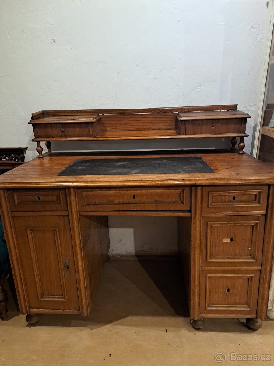 Psací stůl