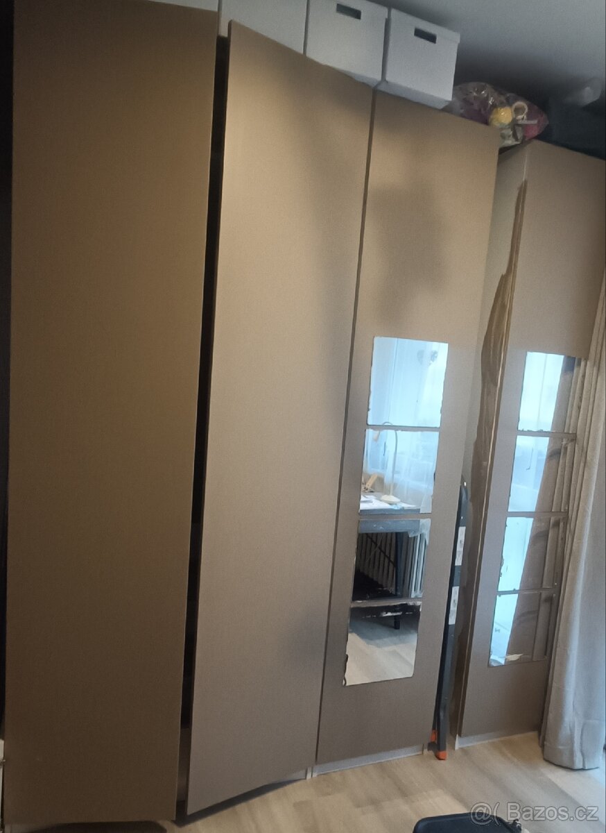 Skříň s vnitřním příslušenstvím