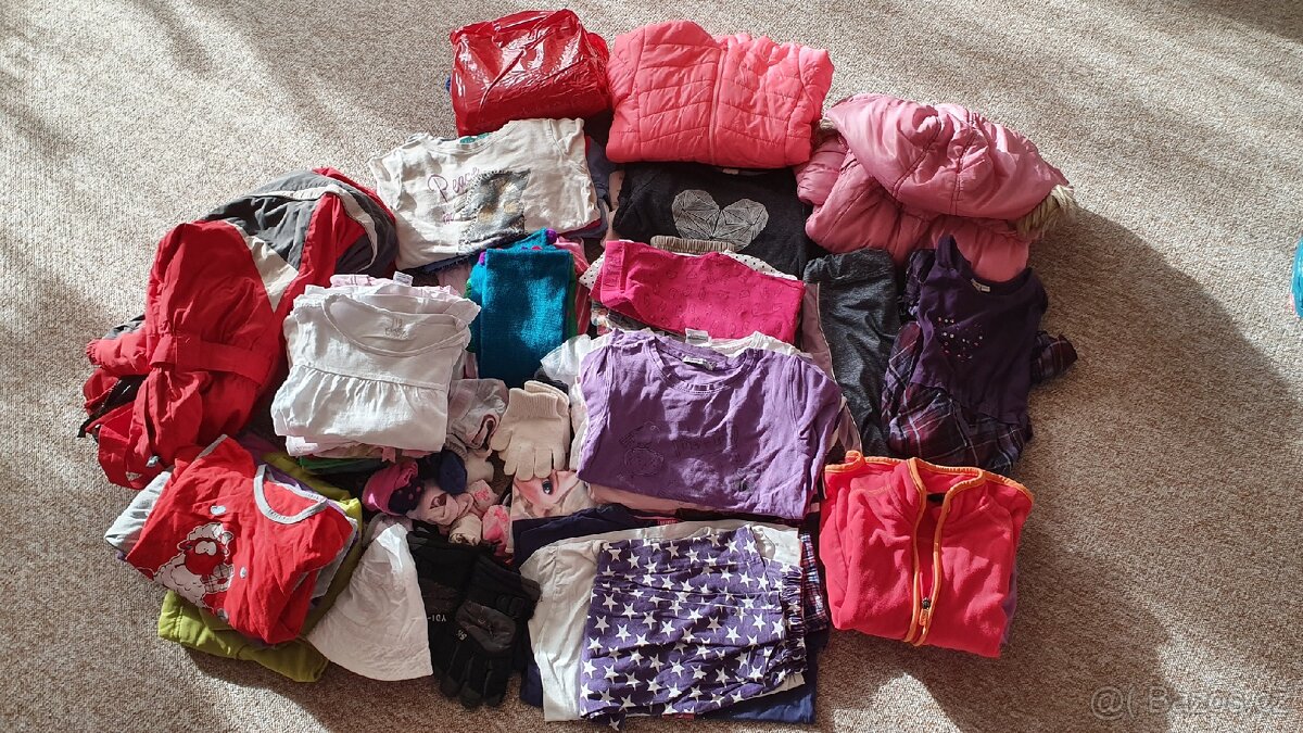 Prodám set oblečení pro holčičku vel.122/128