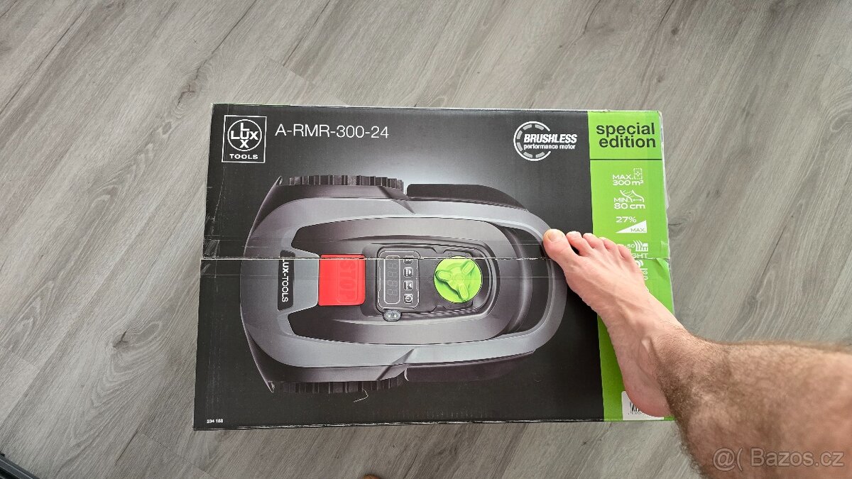 Prodám robotickou sekačku Lux Tools A-RMR-300-24