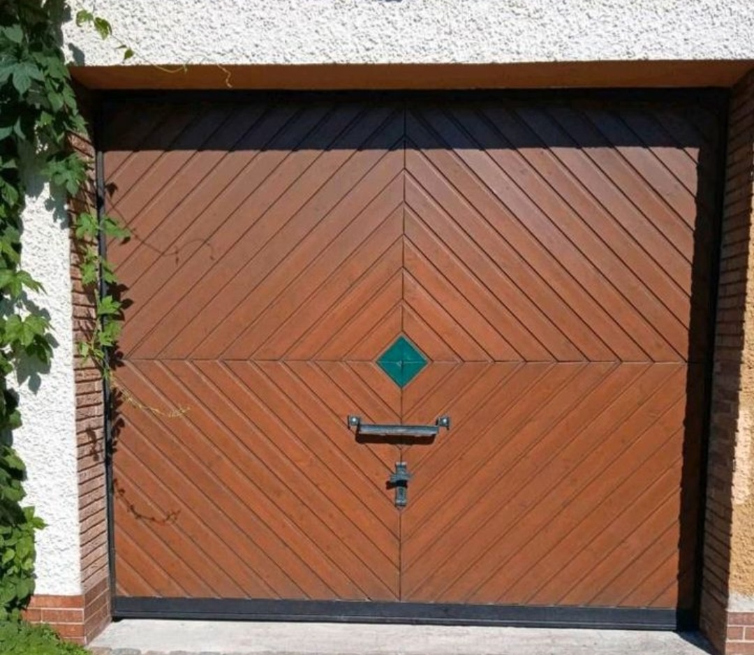 Prodám garážová vrata výklopná s rámem