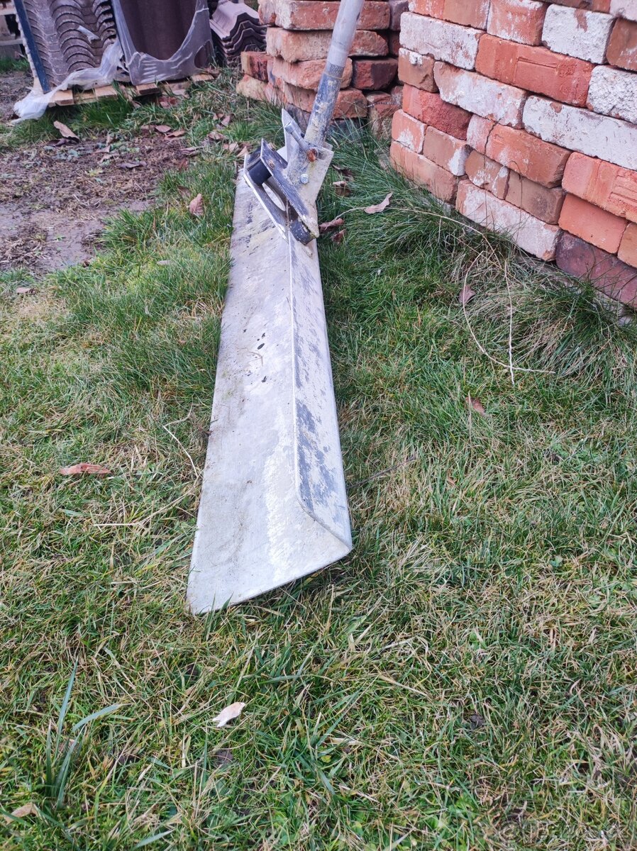 Stahovací lišta na beton