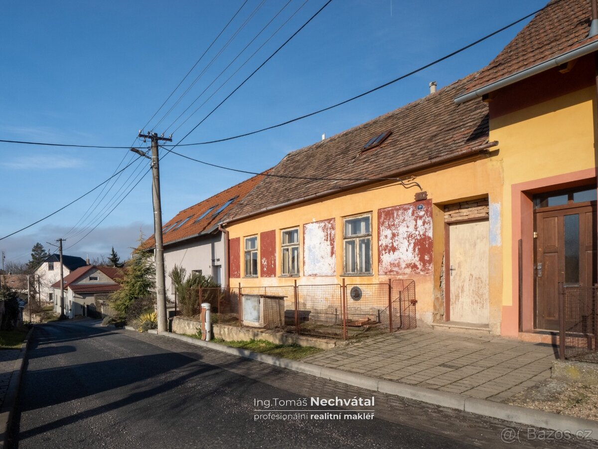 Prodej rodinného domu v původním stavu, se zahradou