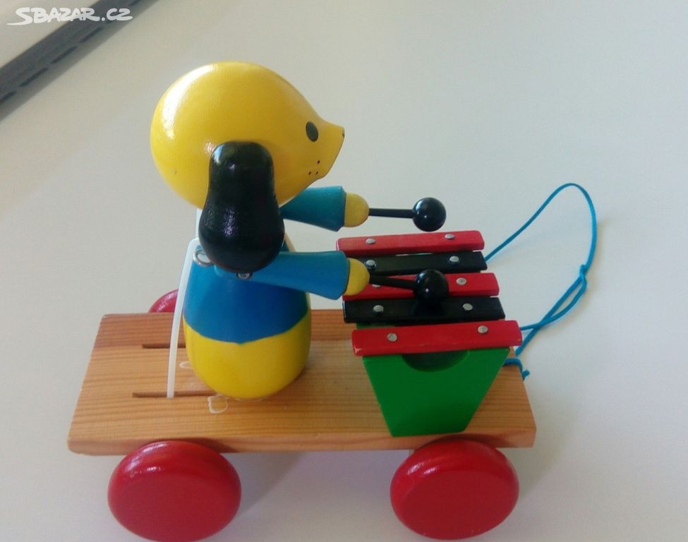 Tahací dřevěná hračka - pejsek nový